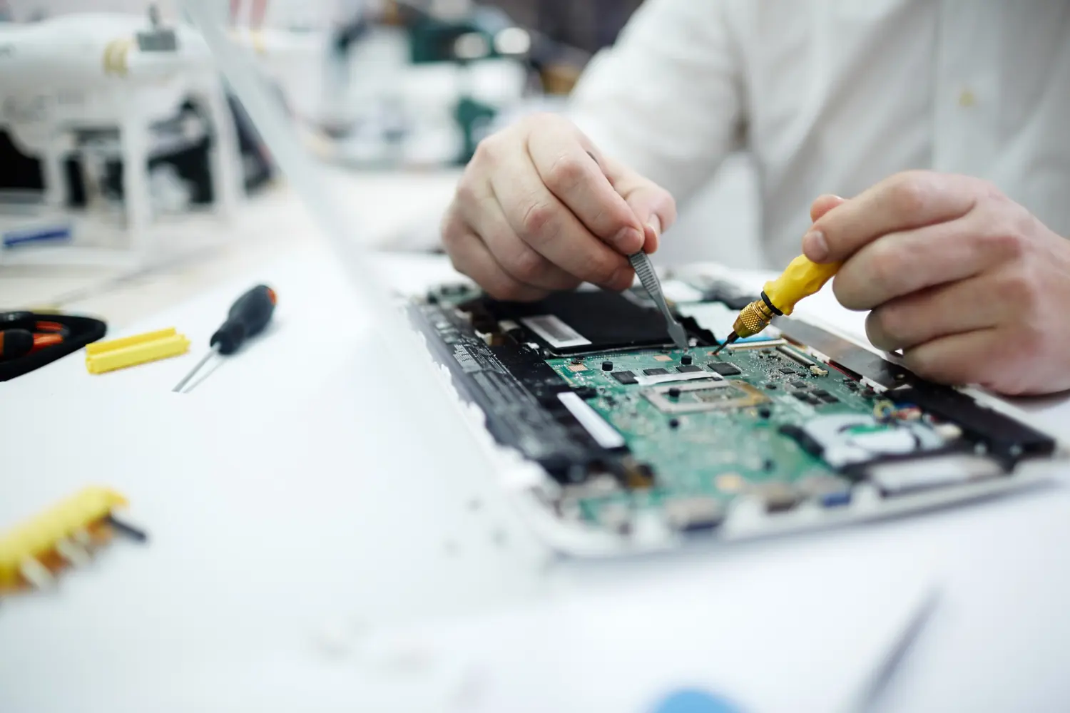 Servicio técnico para equipos tecnológicos